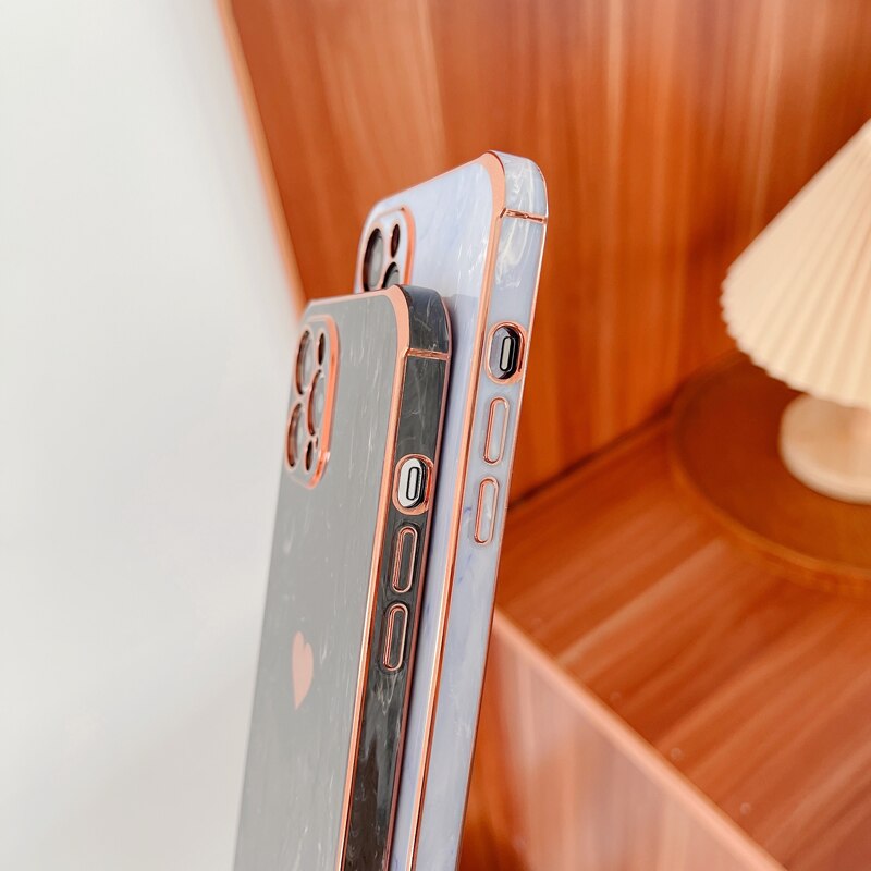 Coque effet marbre motif cœur pour iPhone