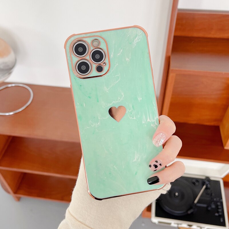 Coque effet marbre motif cœur pour iPhone