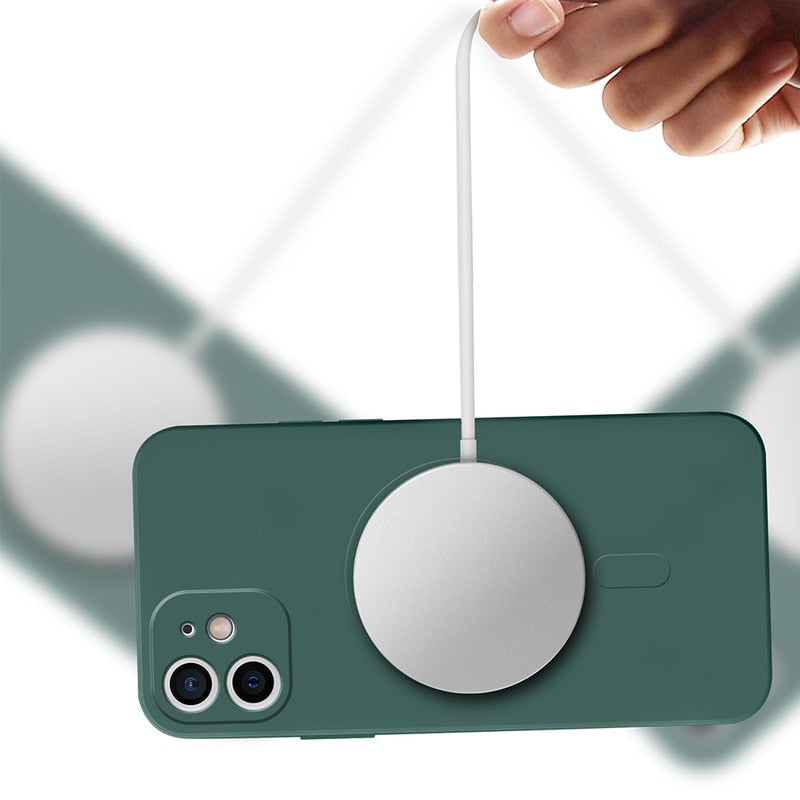 Coque en silicone liquide pour iPhone avec chargement magnétique sans fil (MagSafe)