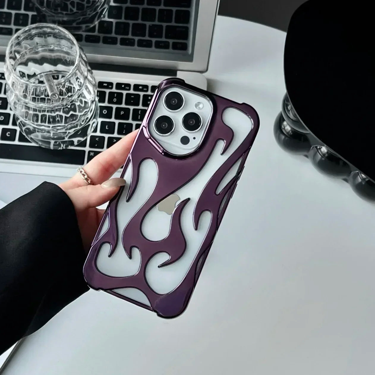 Coque Créative à Flamme Creuse 3D pour iPhone 13 à 16 Pro Max | Design Unique et Protection Antichoc